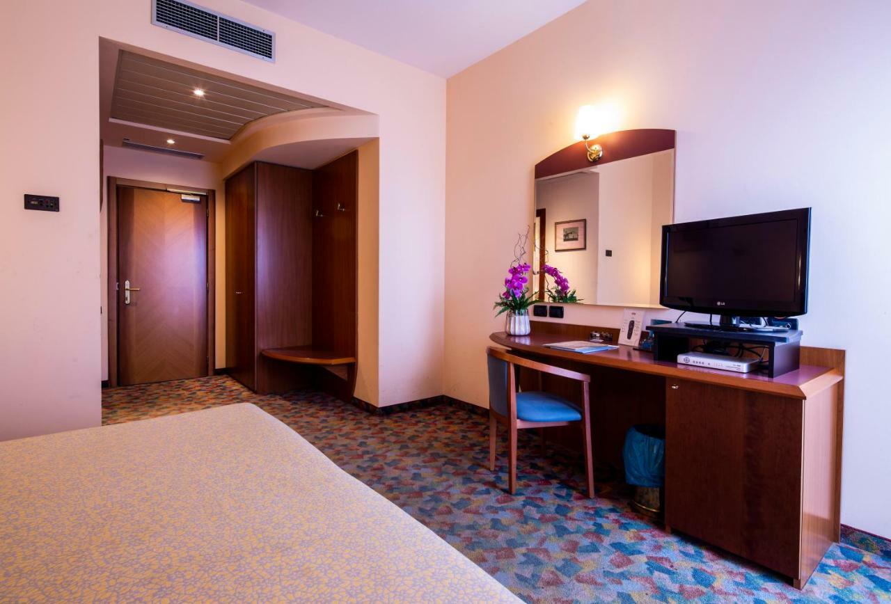Hotel Persico'S Сан-Джованні-ін-Персічето Екстер'єр фото