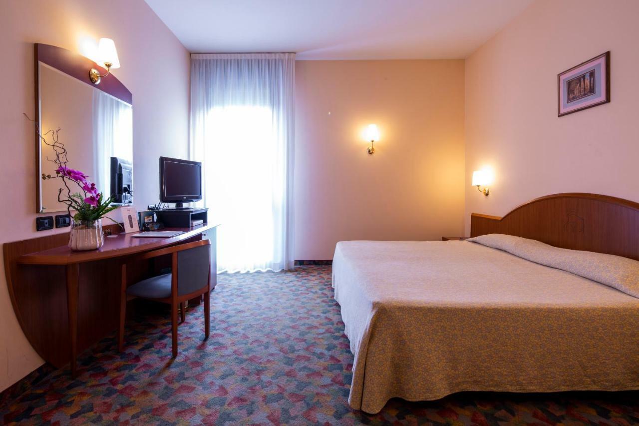 Hotel Persico'S Сан-Джованні-ін-Персічето Екстер'єр фото