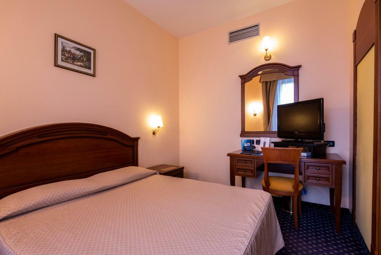Hotel Persico'S Сан-Джованні-ін-Персічето Екстер'єр фото