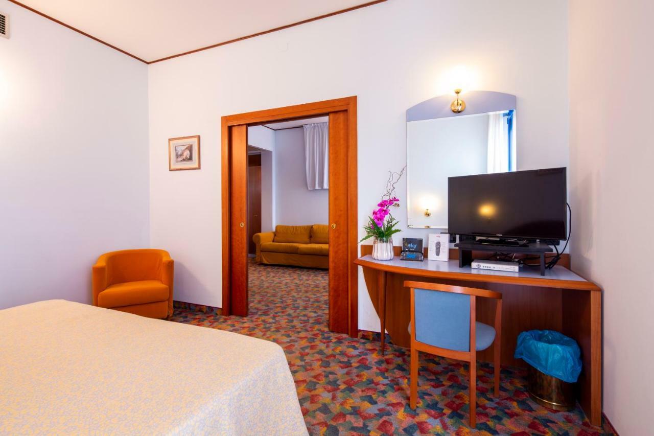 Hotel Persico'S Сан-Джованні-ін-Персічето Екстер'єр фото