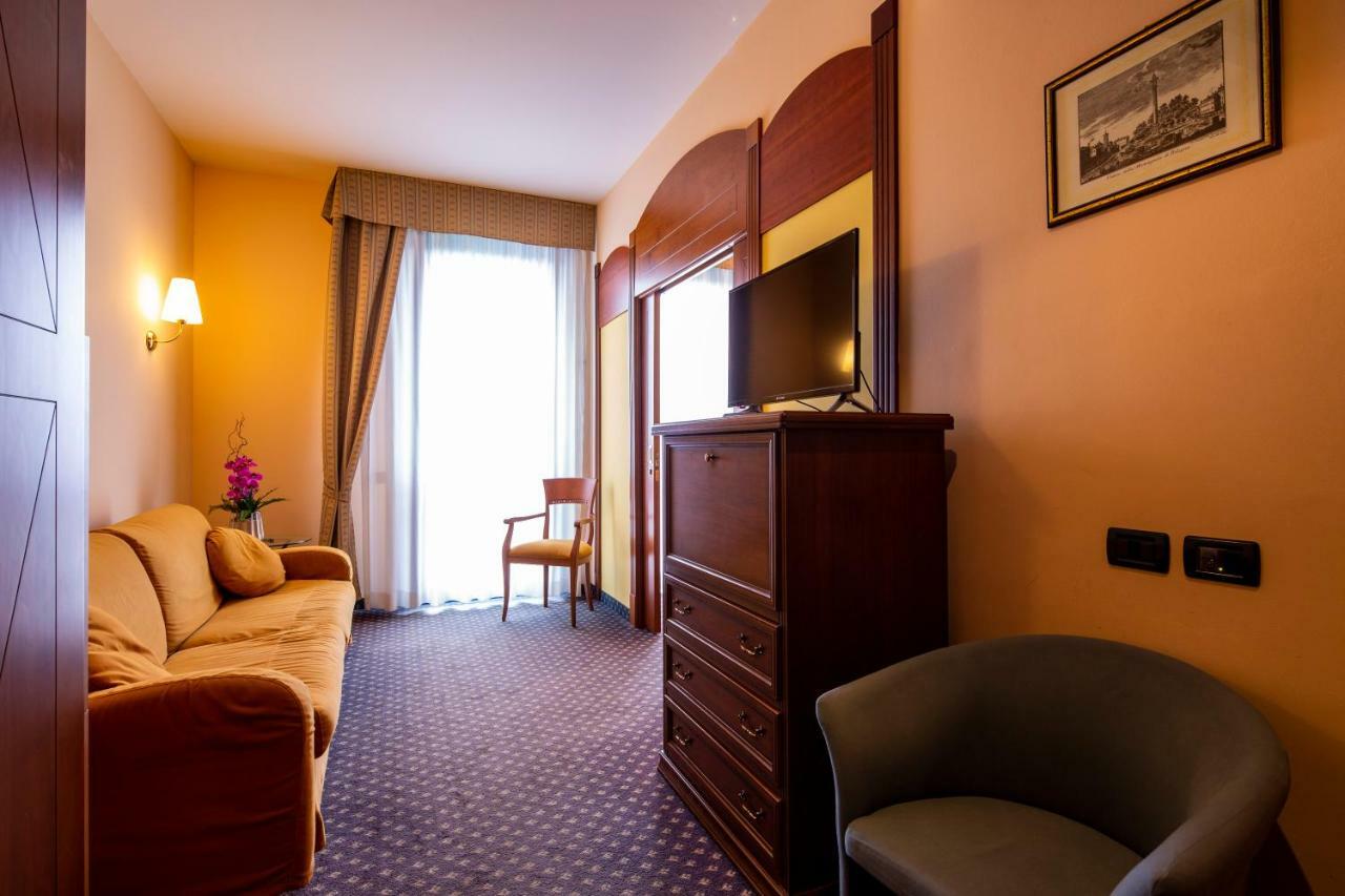 Hotel Persico'S Сан-Джованні-ін-Персічето Екстер'єр фото
